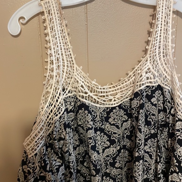 Jodifl Cold Shoulder Top - Picture 6 of 9